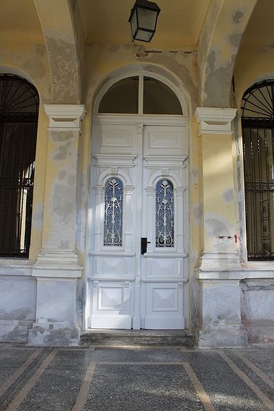 Datoteka:Laduc-ulaz u dvorac.jpg