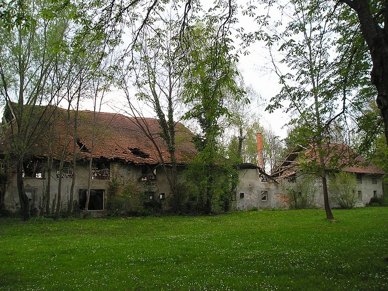 Datoteka:Novi Dvori-vršilnica3.jpg