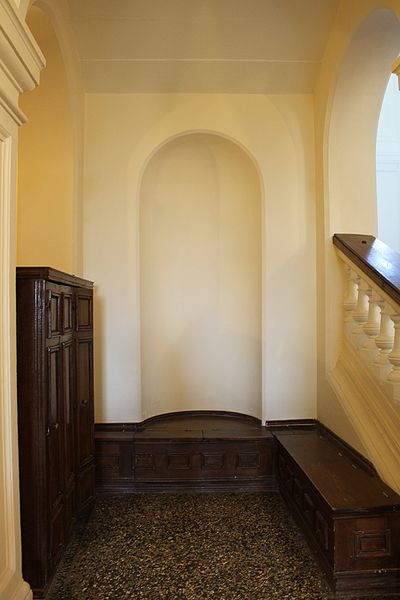 Datoteka:Laduc-ormaric za cipele.jpg