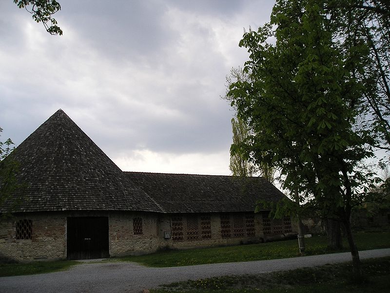 Datoteka:Novi Dvori-vršilnica2.jpg