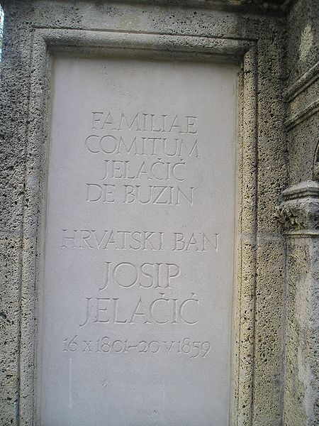 Datoteka:Novi dvori natpis.jpg